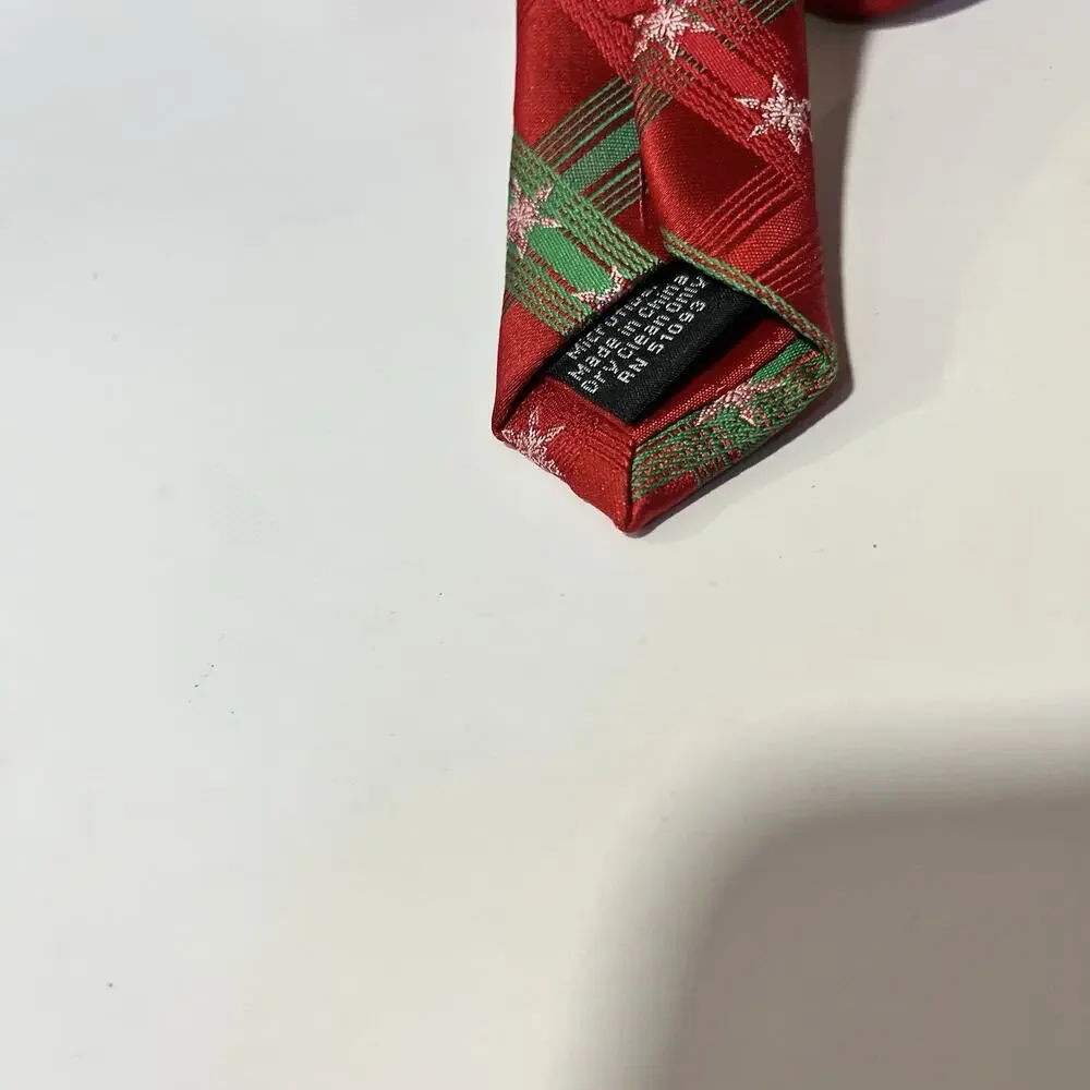 Hallmark Traditions Men’s Holliday Necktie Snowflakes & Ribbon Red & Green